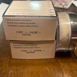 Mary Kay mineral powder foundation Ivory 1
